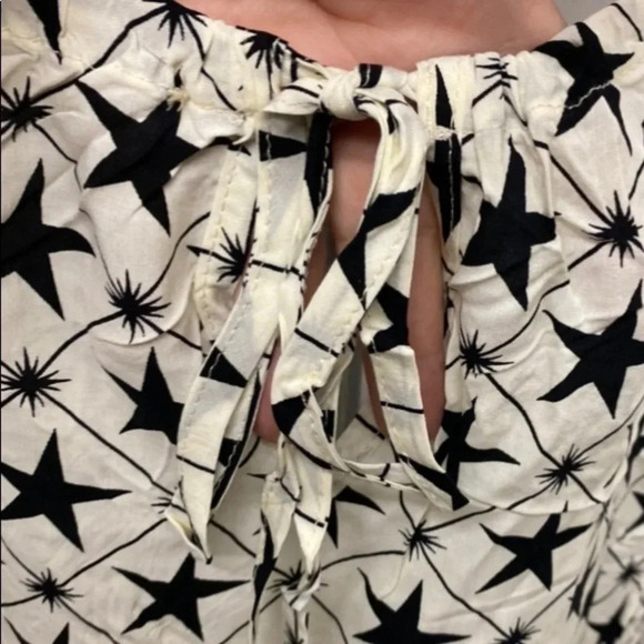 🆕Suzanne Betro Ivory Star Print Tier Tank L🆕 - Picture 6 of 10